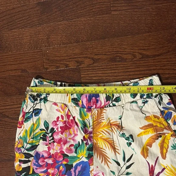 Floral Cropped Linen Pants - Picture 2 of 4